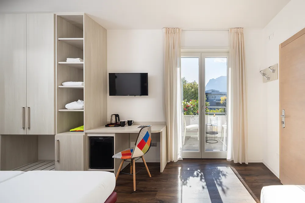 Camera moderna con vista panoramica